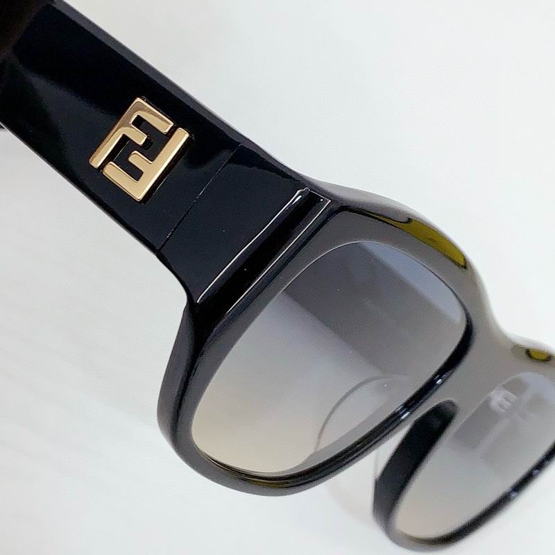 Fendi Glasses (115)